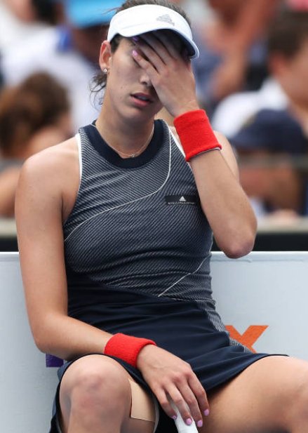 Muguruza se retira por lesión