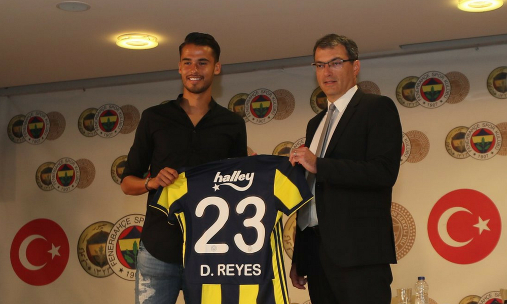 Diego Reyes fue presentado con el Fenerbahce