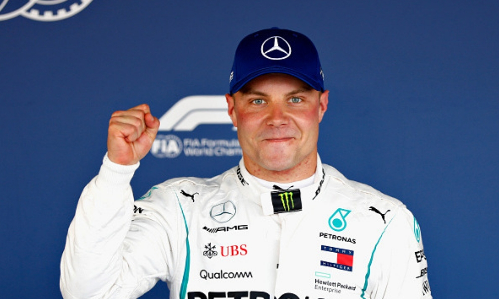 Bottas le arrebató la pole a Hamilton