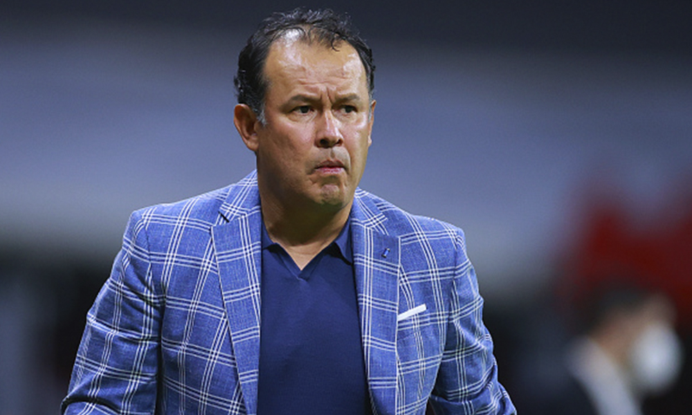 Cruz Azul le ofrecería una renovación importante a Juan Reynoso