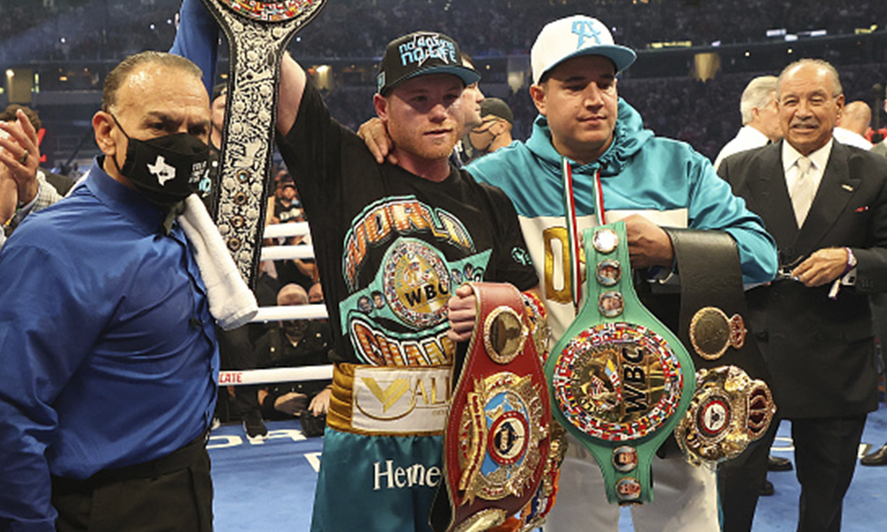 Canelo Álvarez venció a Saunders