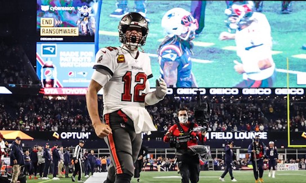 Tom Brady rompió récord de más yardas por pase en la historia de la NFL
